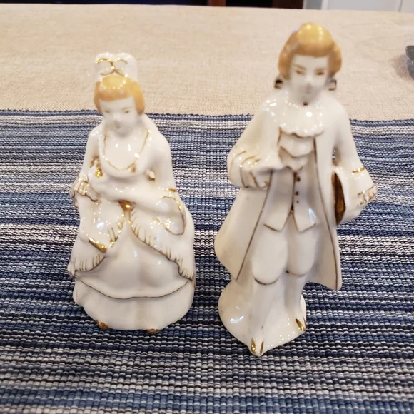 George and Martha Washington Salt/Pepper Shakers - Picture 6 of 11